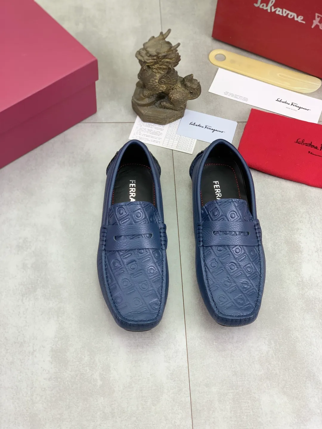 Men's shoes 💰P542 New model, high quality [Ferragamo/Ferragamo] Latest lazy slip-on shoes Original imported calfskin, imported cowhide lining + original luxury metal buckle + original combination outsole Comparison without pressure Code number: 38-45